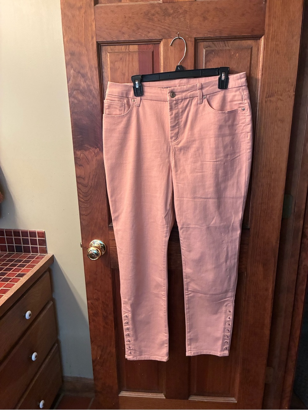 Chico NEW NEVER WORN , So-Slimming Girlfriend, slim leg ankle, to long for me.